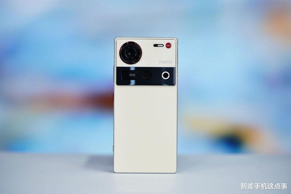 努比亞Z80 Ultra浮出水面：1.5K無孔屏再升級，遠攝續航雙突破