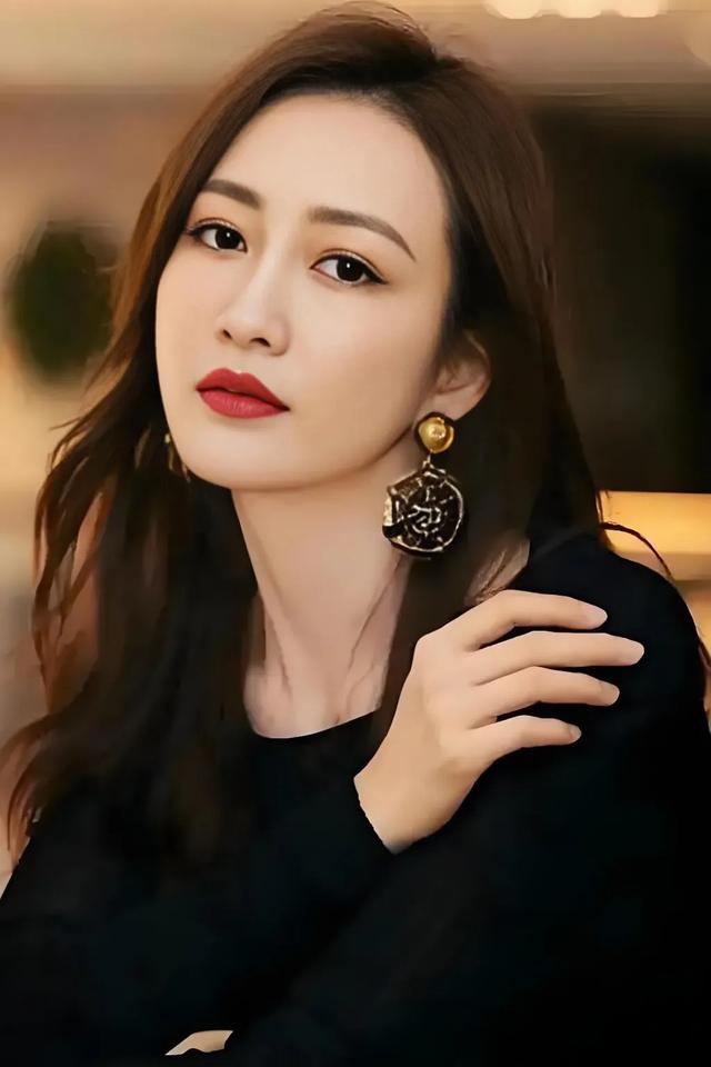 冷艳红唇御姐——王鸥