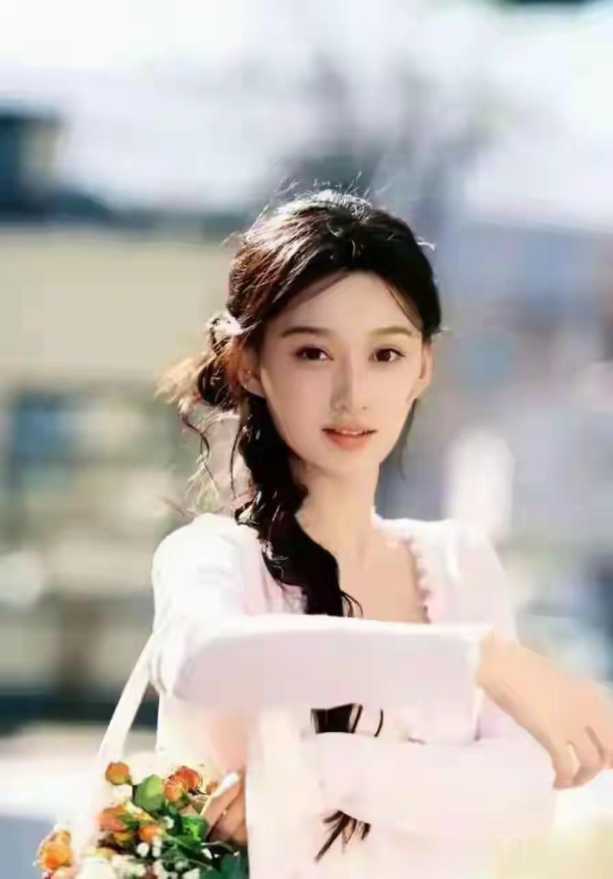 杭州姑娘马梅芷,SSS级美貌征服北电校园,这才是校花天花板模样