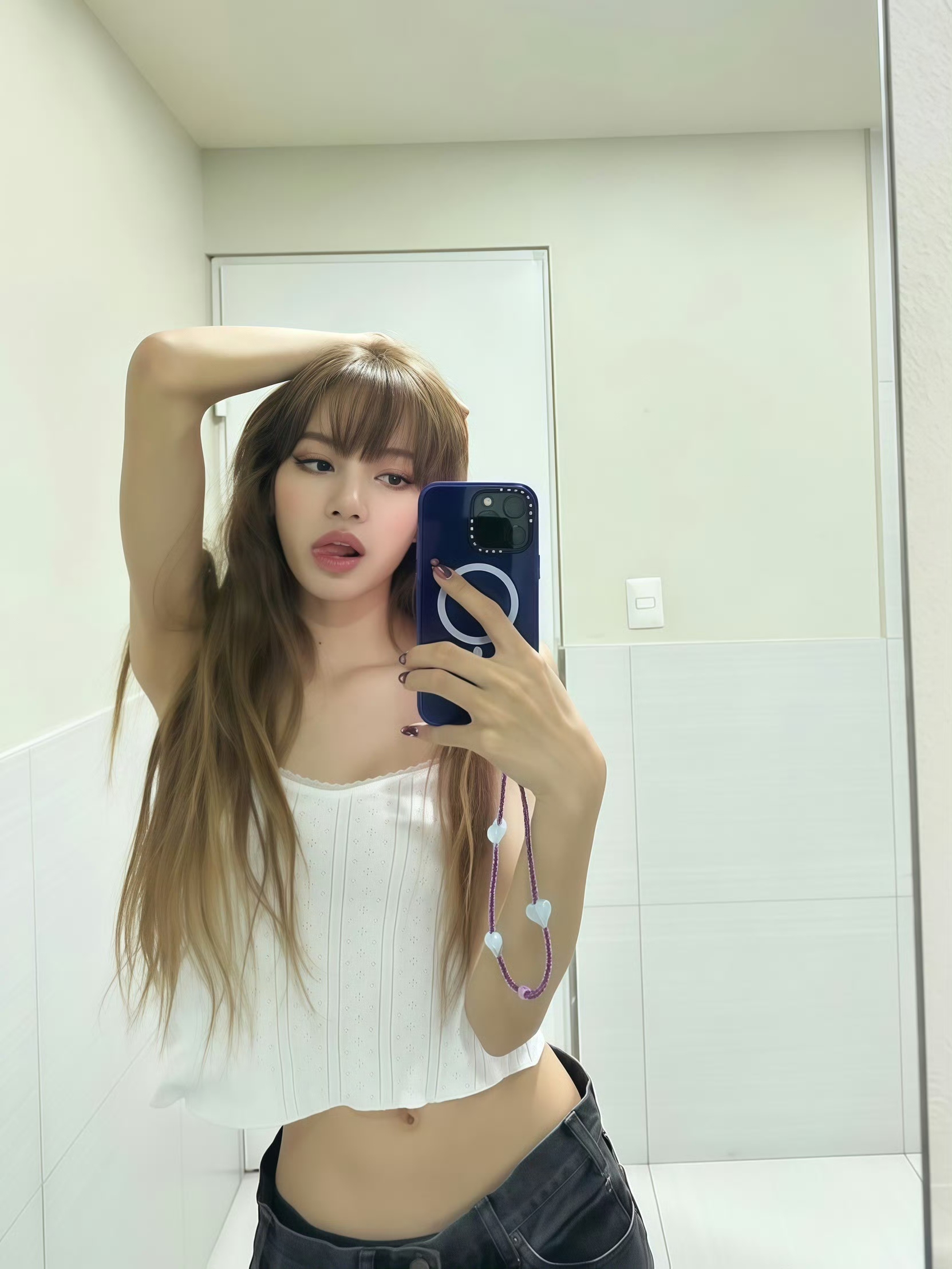 回应恋情，晒亲子鉴定，引发争议，一天时间，娱乐圈曝出多个大瓜