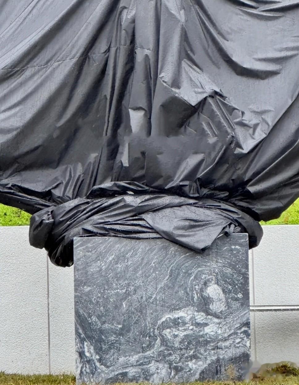 曝大S纪念雕像完工！白色S型台阶藏爱意，汪小菲和S家将签字和解