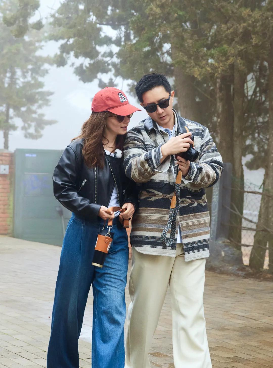 卢靖姗二胎产后首晒美照！腚大腰圆身材丰腴，穿毛衣裙大秀S曲线