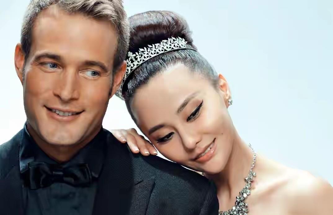 马雅舒上海被偶遇，12岁女儿长腿抢镜，50岁老公颜值吊打小鲜肉