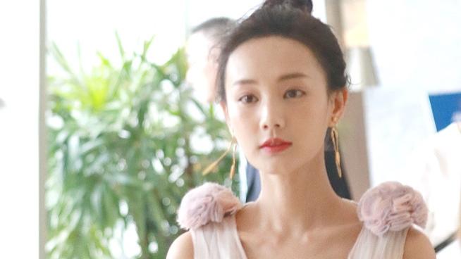 李一桐从清纯到性感转型引争议与认可