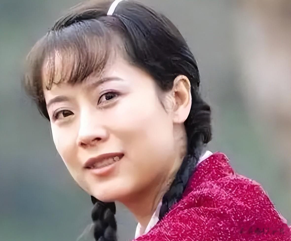 48岁海清：低调嫁圈外丈夫，恩爱24年无绯闻，儿子才是最大的牵挂