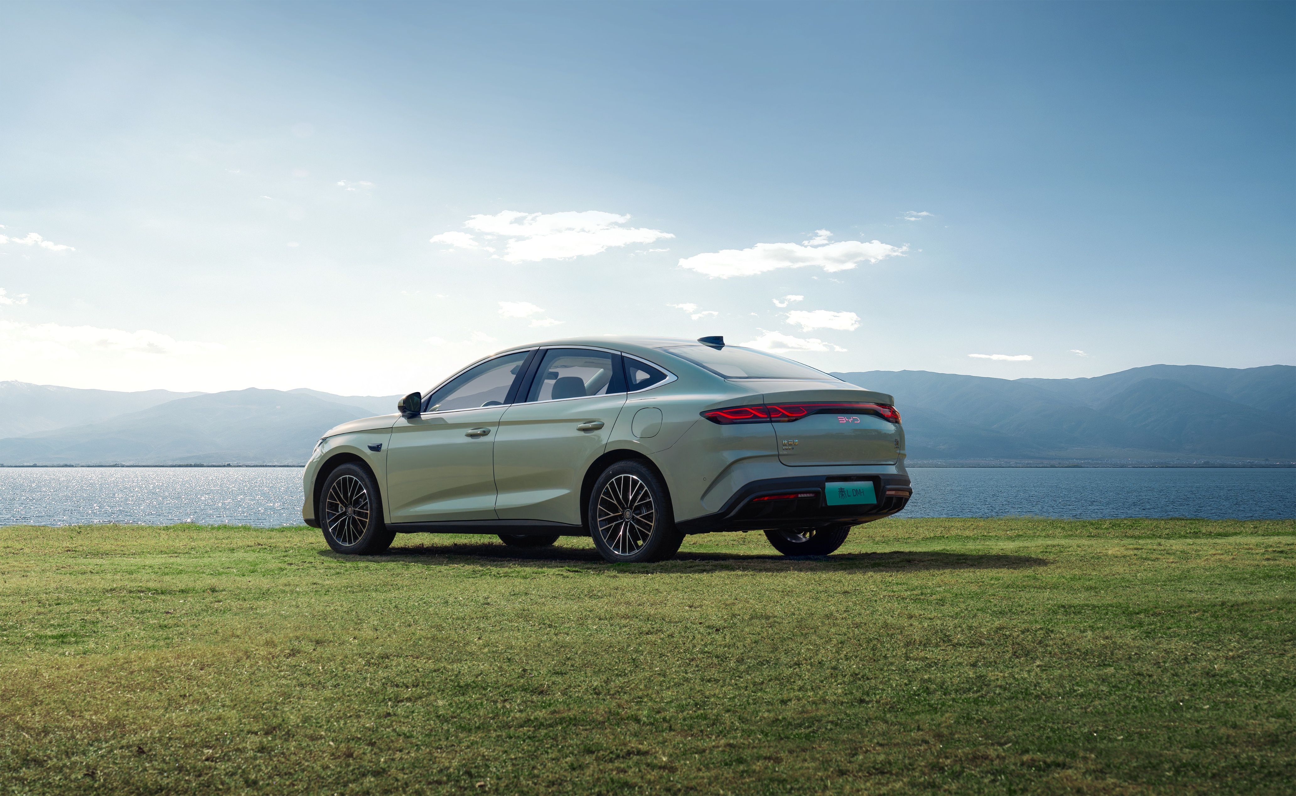 开年第一炸？比亚迪官宣：纯电续航，再翻一倍！