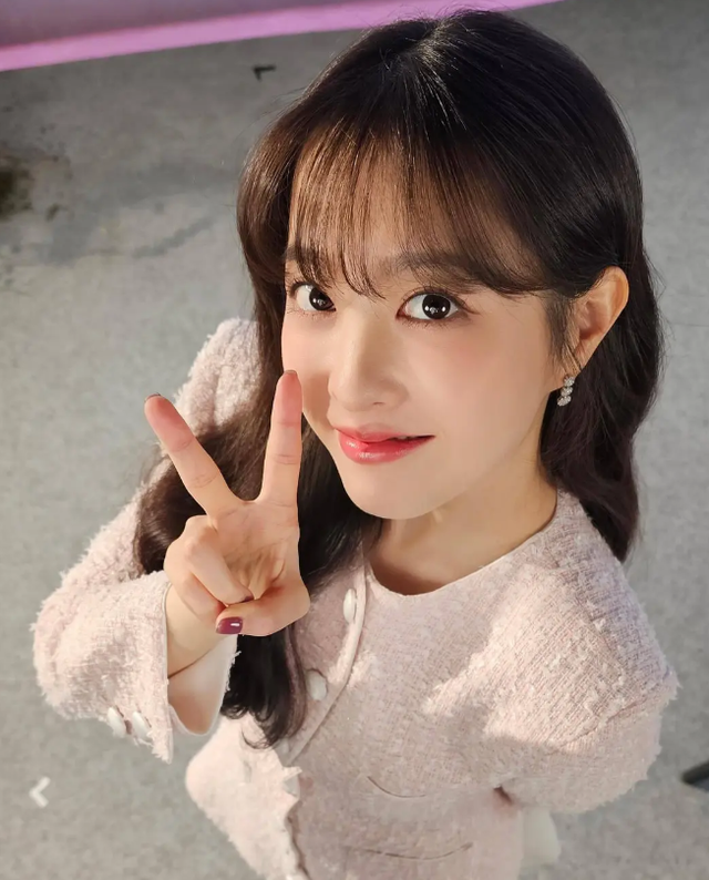 她被称为南韩史上“最强童颜” 是手握超多爆剧人气超强的90花