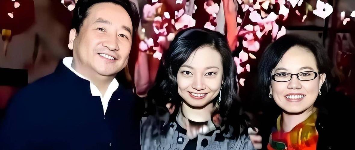 吃相难看！74岁姜昆赴美过圣诞真相大白，彻底揭开内娱不堪的一面