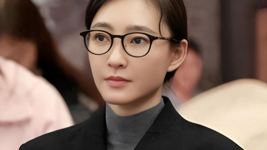 落草凤凰不如鸡？40岁女神“下海”拍短剧，老公于三年前被判无期