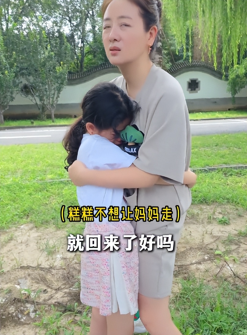 经超小李琳出差！8岁女儿拽着妈妈嚎啕大哭，疑腺样体面容引热议