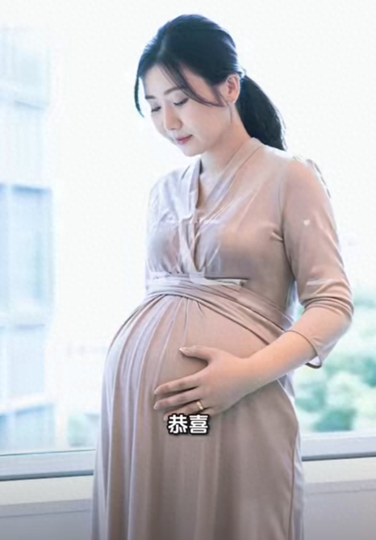 37岁福原爱官宣再婚怀孕！怀孕照片曝光，丈夫是出轨风波中的情人