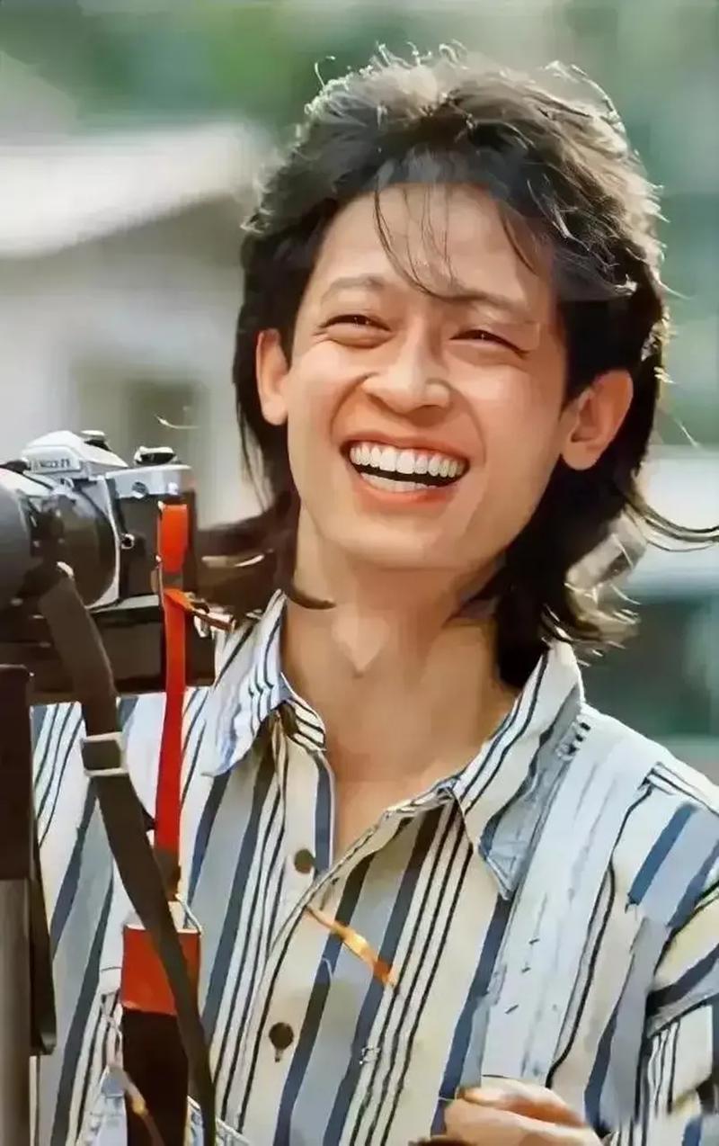 59岁王志文现状曝光，发福挺肚似70岁，皱纹丛生眼袋深