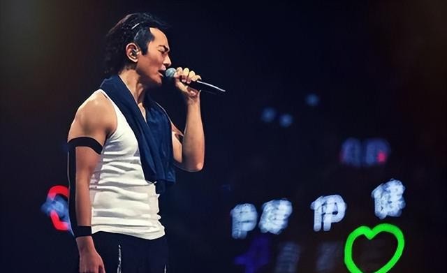 没想到,高市早苗涉华言论没完,58岁郑伊健因一个举动口碑暴涨