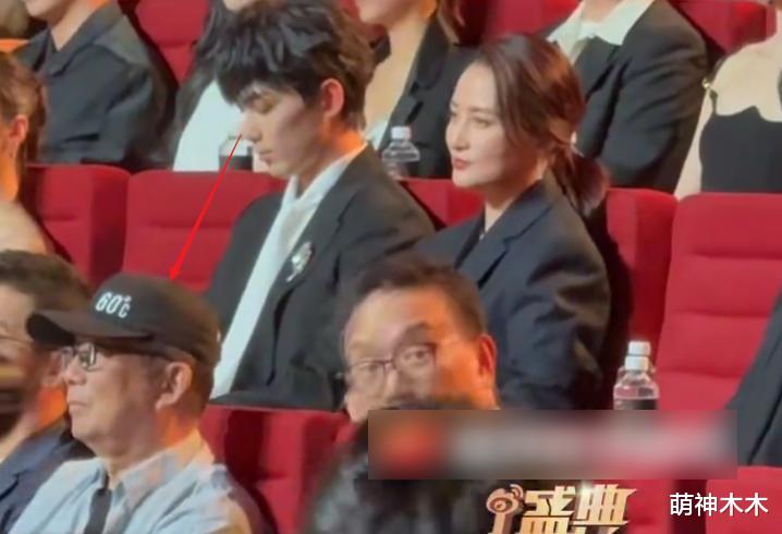 电影之夜台下:邓超黄晓明同坐无交流,佟丽娅玩手机,范丞丞表情失控