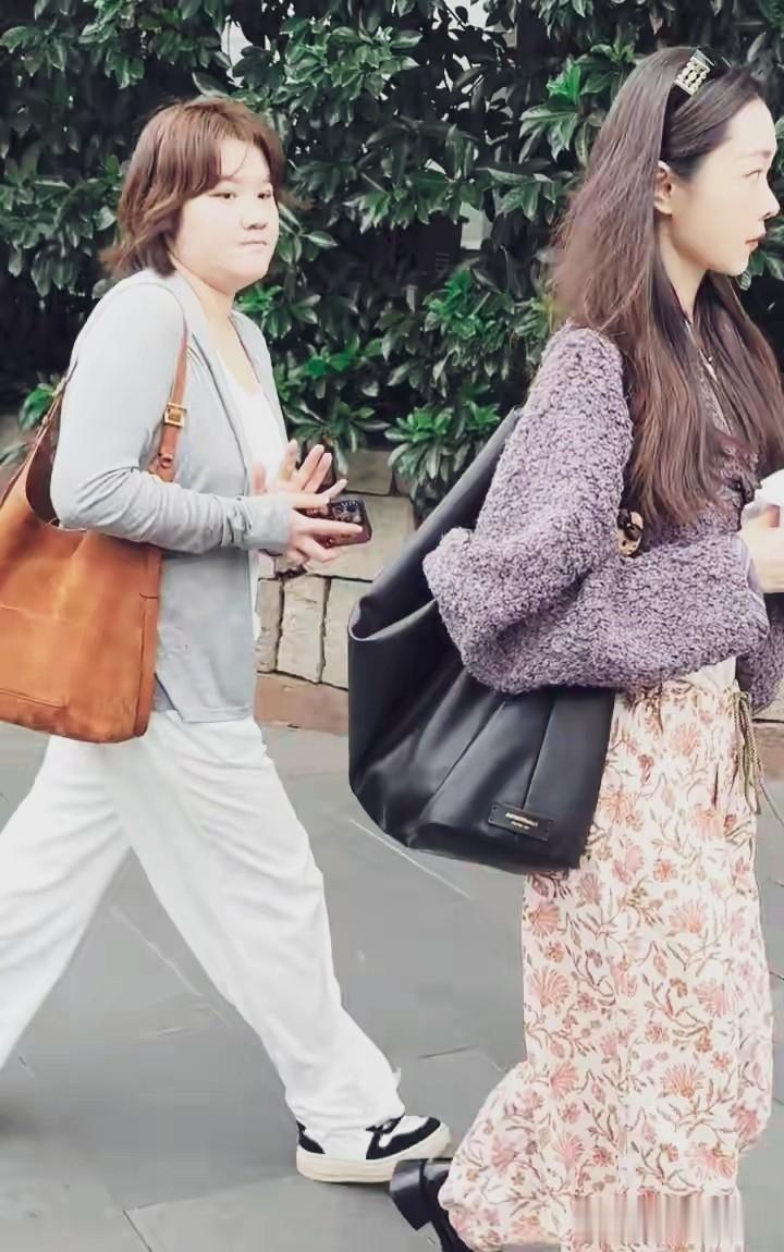 不愧是宋轶！穿“睡裤”逛乌镇依然美上天，这谁顶得住？