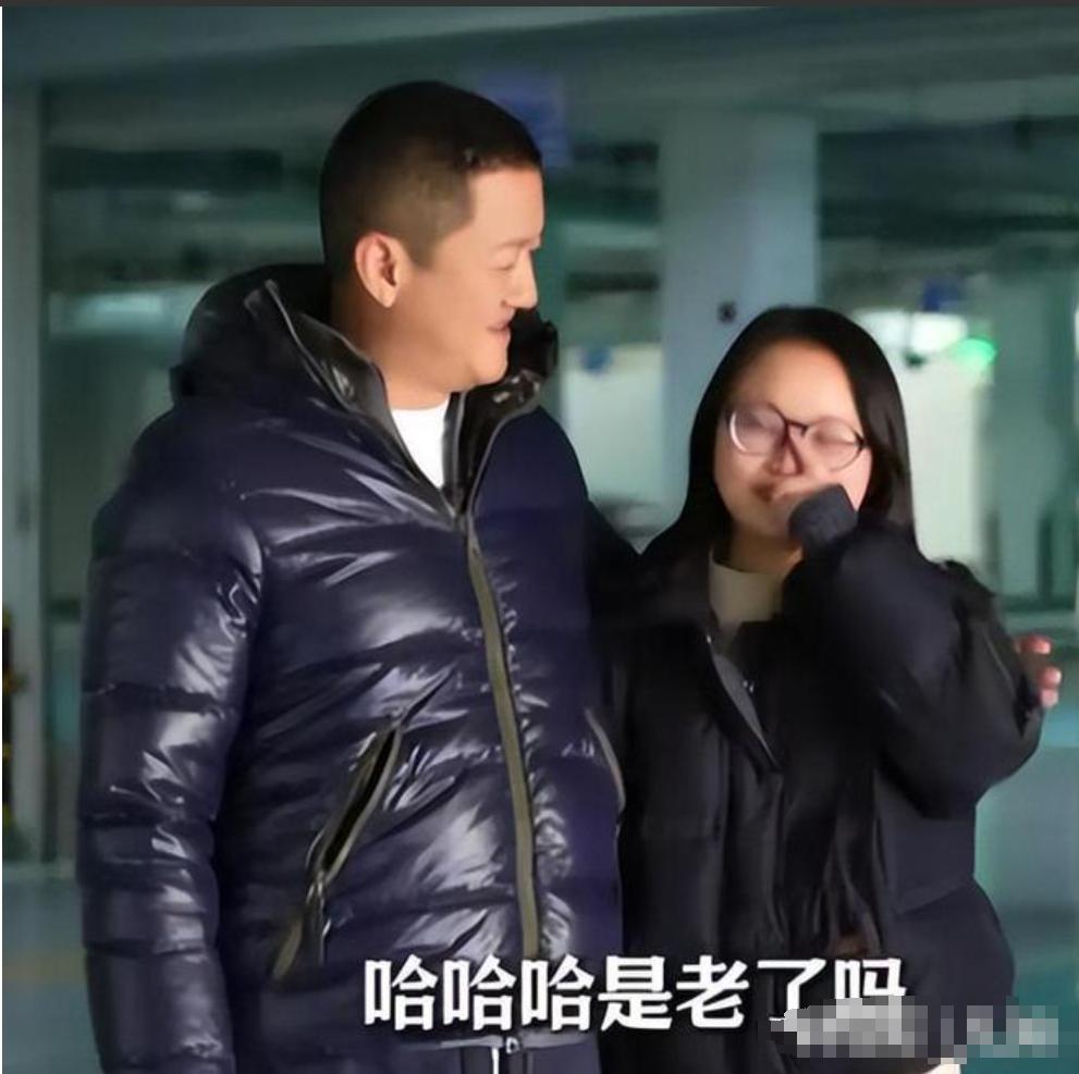 李亚鹏在四川见第四个女儿,身份公开:毕业于电子科大,相拥而泣