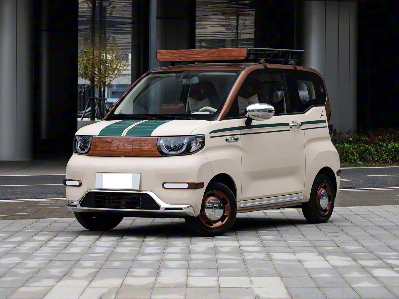 奇瑞QQ冰淇淋复古版实拍！新增木纹饰板+车顶行李架，配镜面轮毂