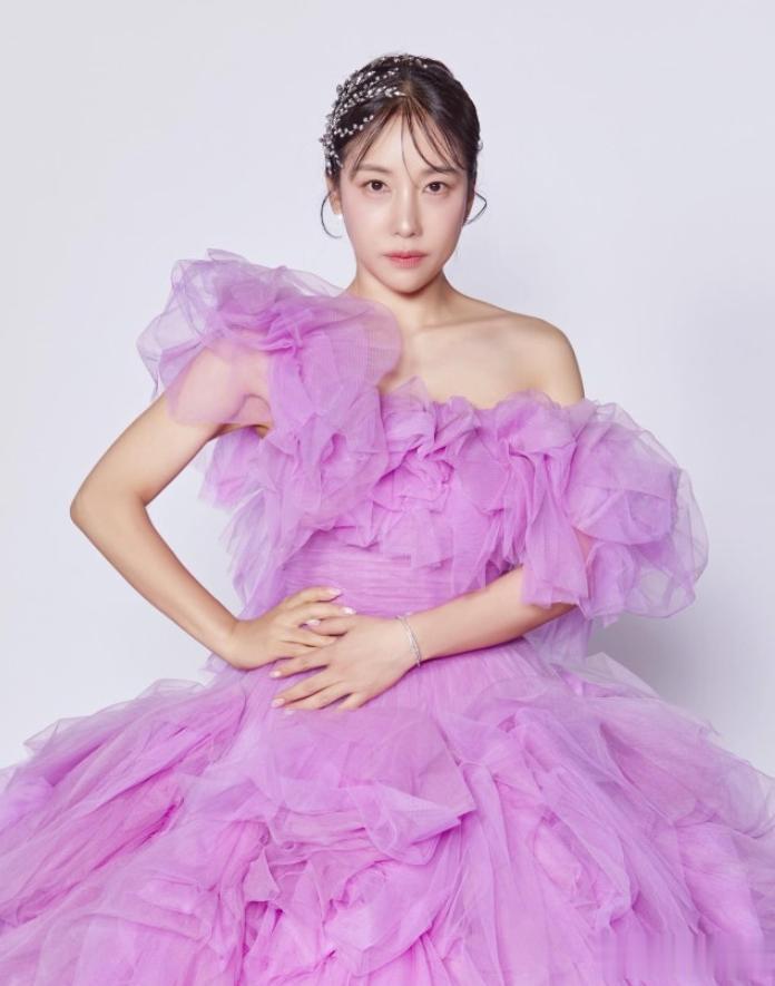 韩国女星被指“知三当三”，遭原配打码举报，被眼尖网友揭露身份