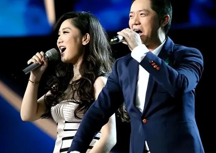 临近年关，凤凰传奇高调官宣喜讯，网友：恭喜，终于等到了这一天