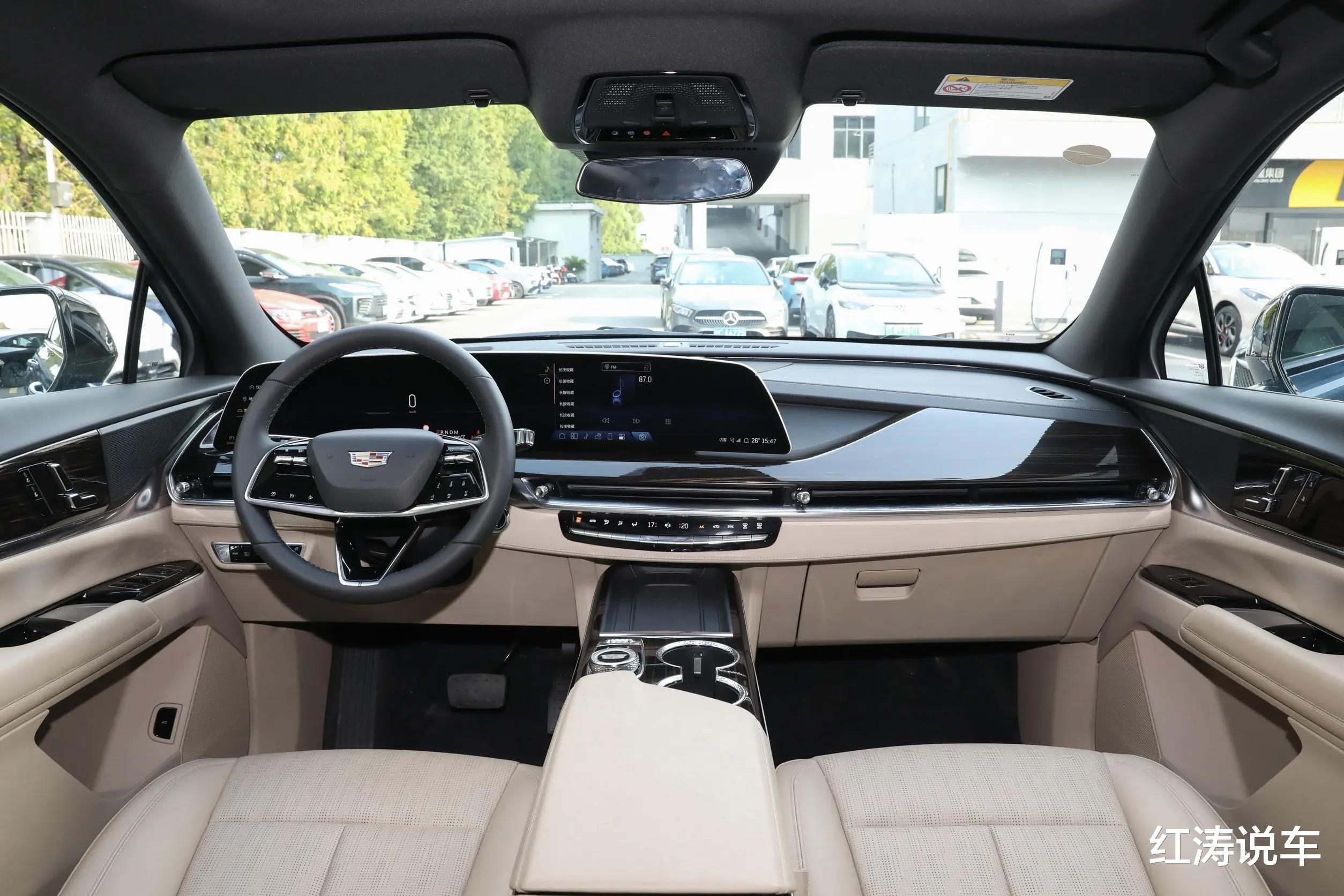 2025成都车展:凯迪拉克XT5实车现身,新增赛里木蓝配色