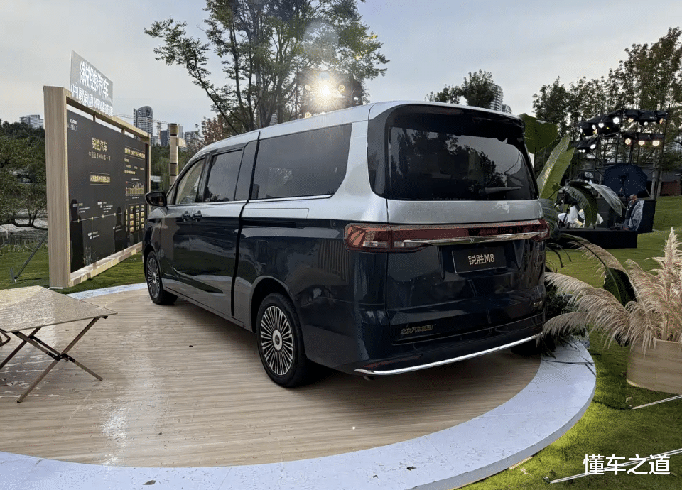 国产MPV上新,锐胜M8提供7座和9座