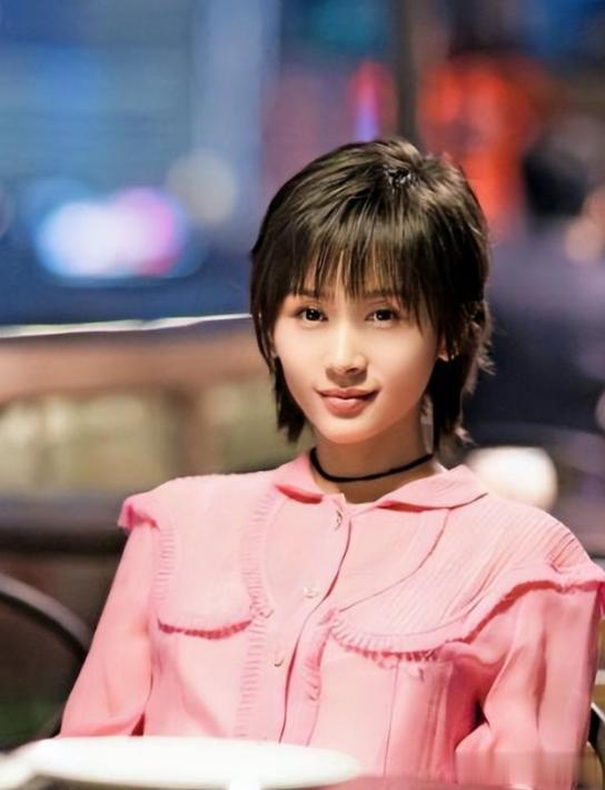 长相美若天仙，却输在了“个头太矮”，这5位女星的身高太任性了