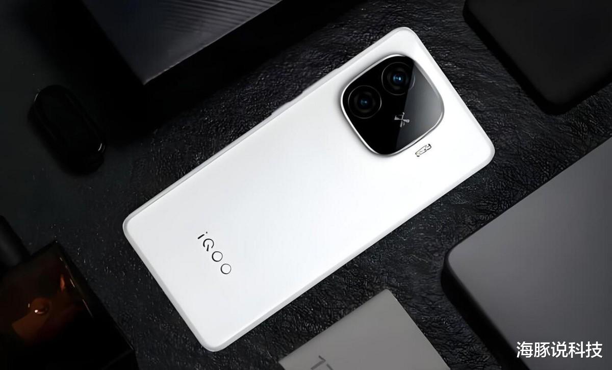 千元档位“性价比屠夫”,天玑8400+7620mAh+144Hz光域屏