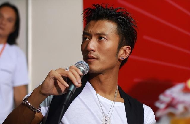 他，成功实现从歌手到演员的华丽转身，欧豪用实力证明谢霆锋的独具慧眼