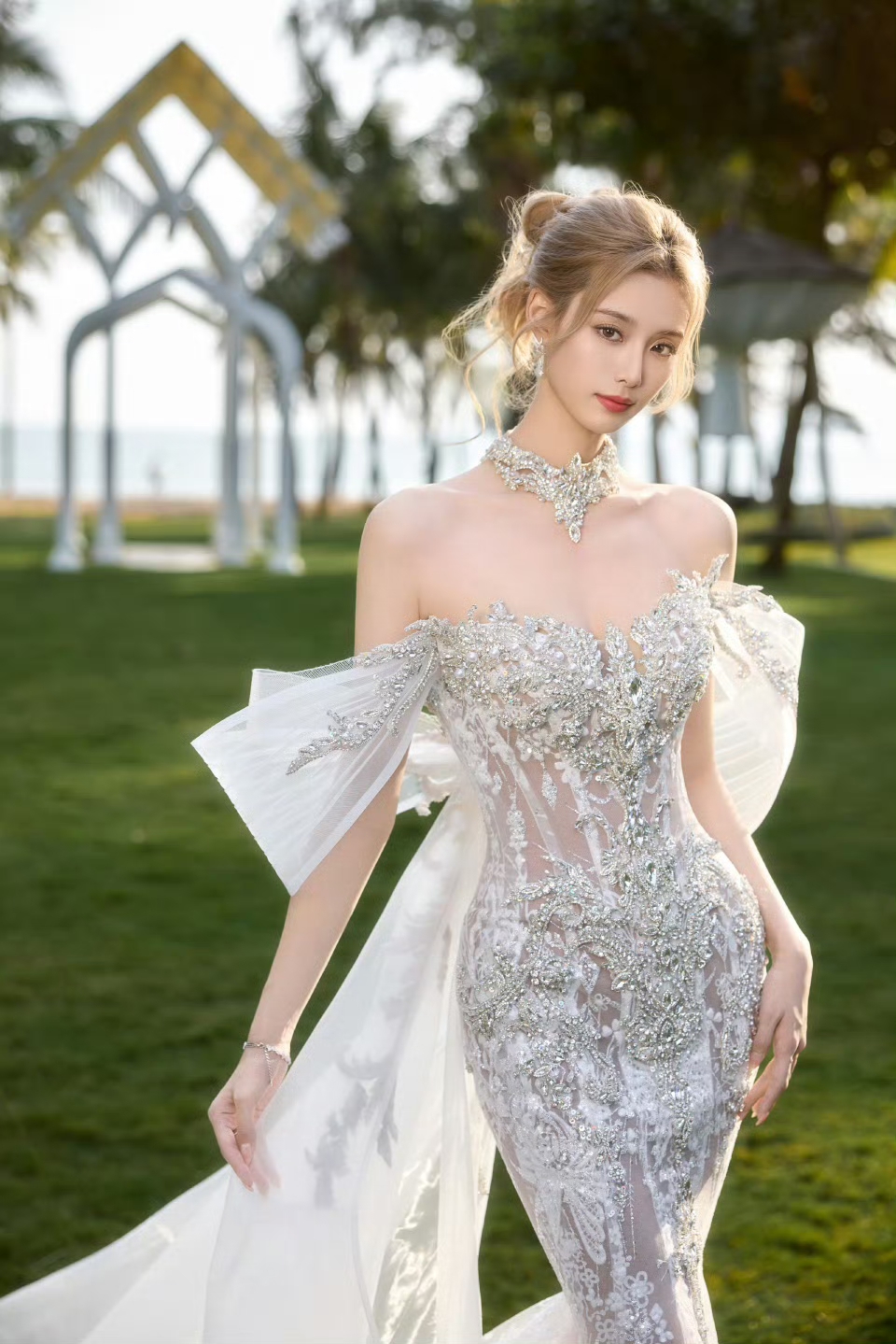 徐艺洋沙滩度假写真,抹胸裙穿搭温柔大方