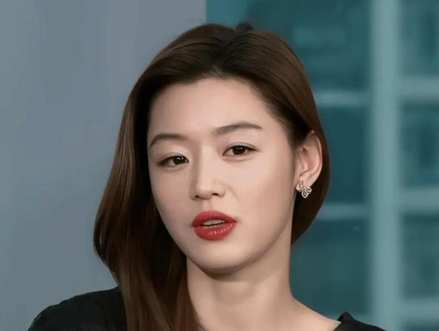 全智贤当年拒换鞋早有预谋?深扒不和真相,金秀贤人设早崩塌娱乐