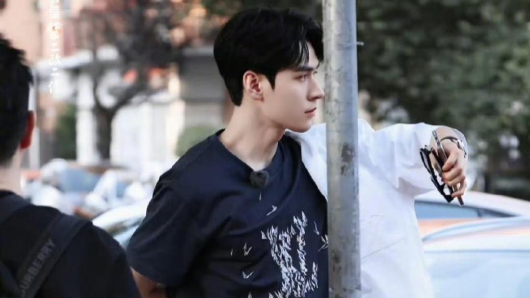 龚俊录制节目眼角受伤，粉丝紧急维权，工作室回应