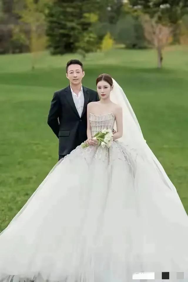 S家人拼命掩饰一个事实：大S跟汪小菲离婚后，徐家运势一再暴跌！