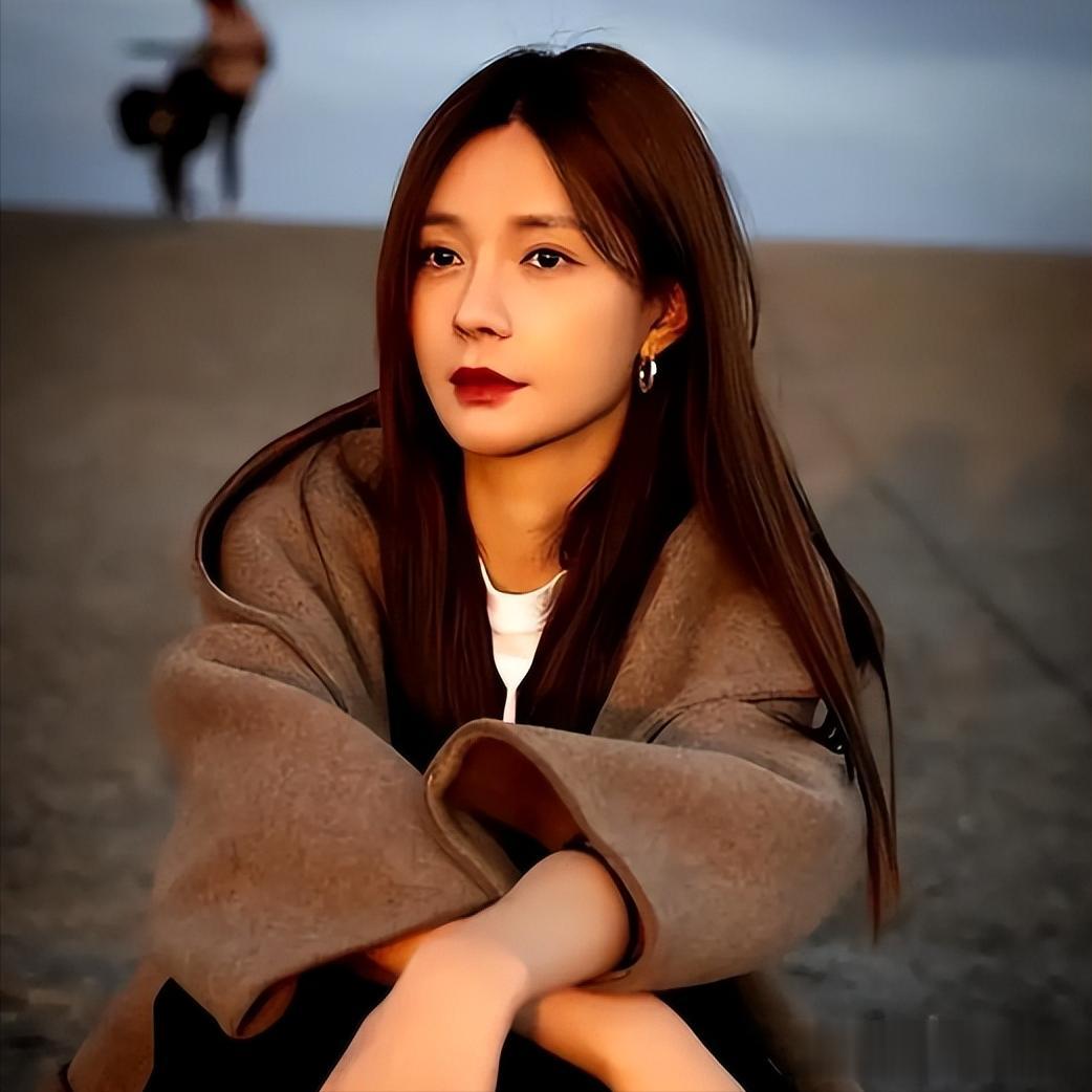 沈梦辰和杨迪在跨年发生肢体冲突？本人下场回应，婉称交情依旧