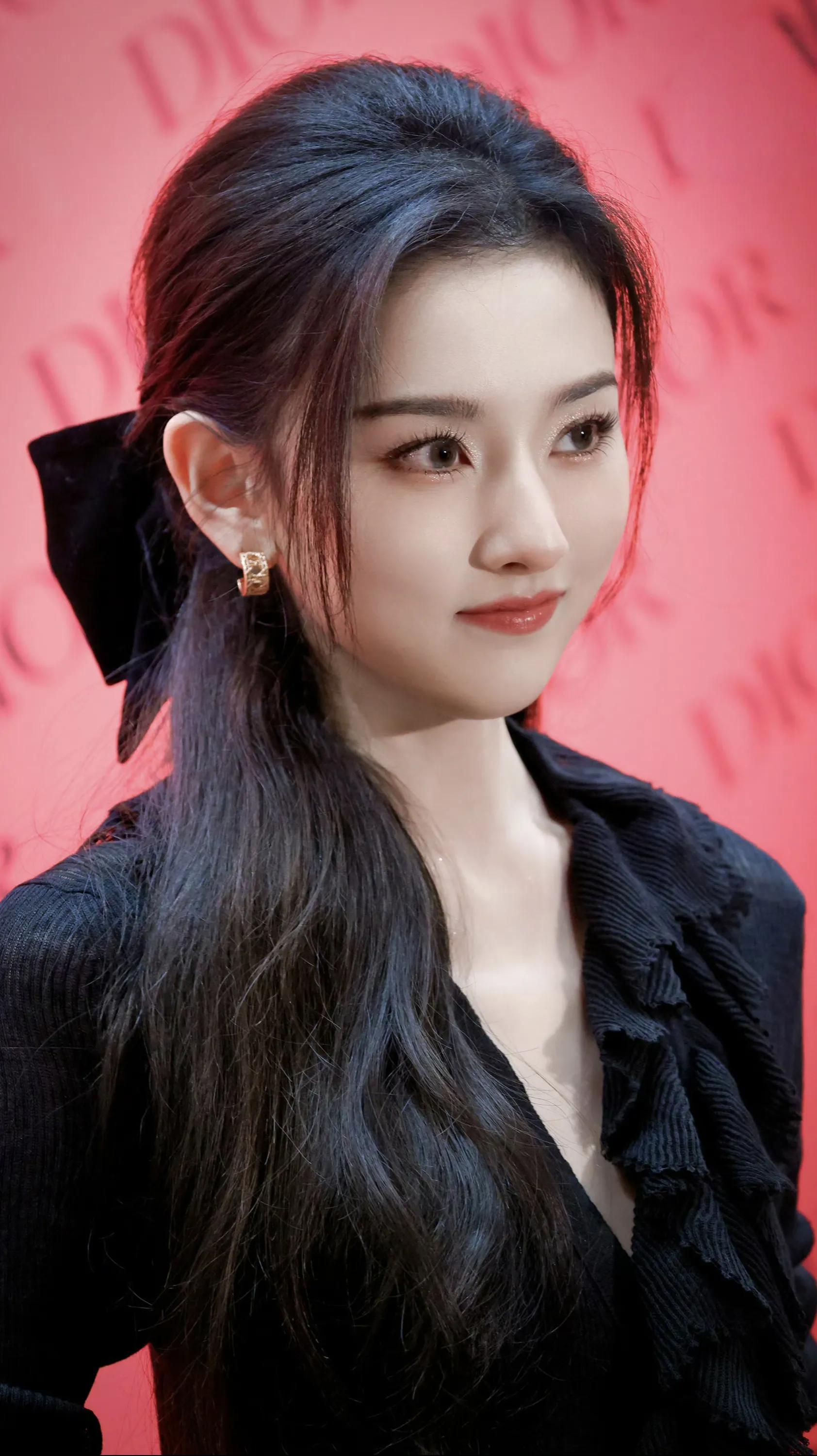 宋祖儿V领针织开衫蕾丝半裙造型壁纸，宋祖儿壁纸