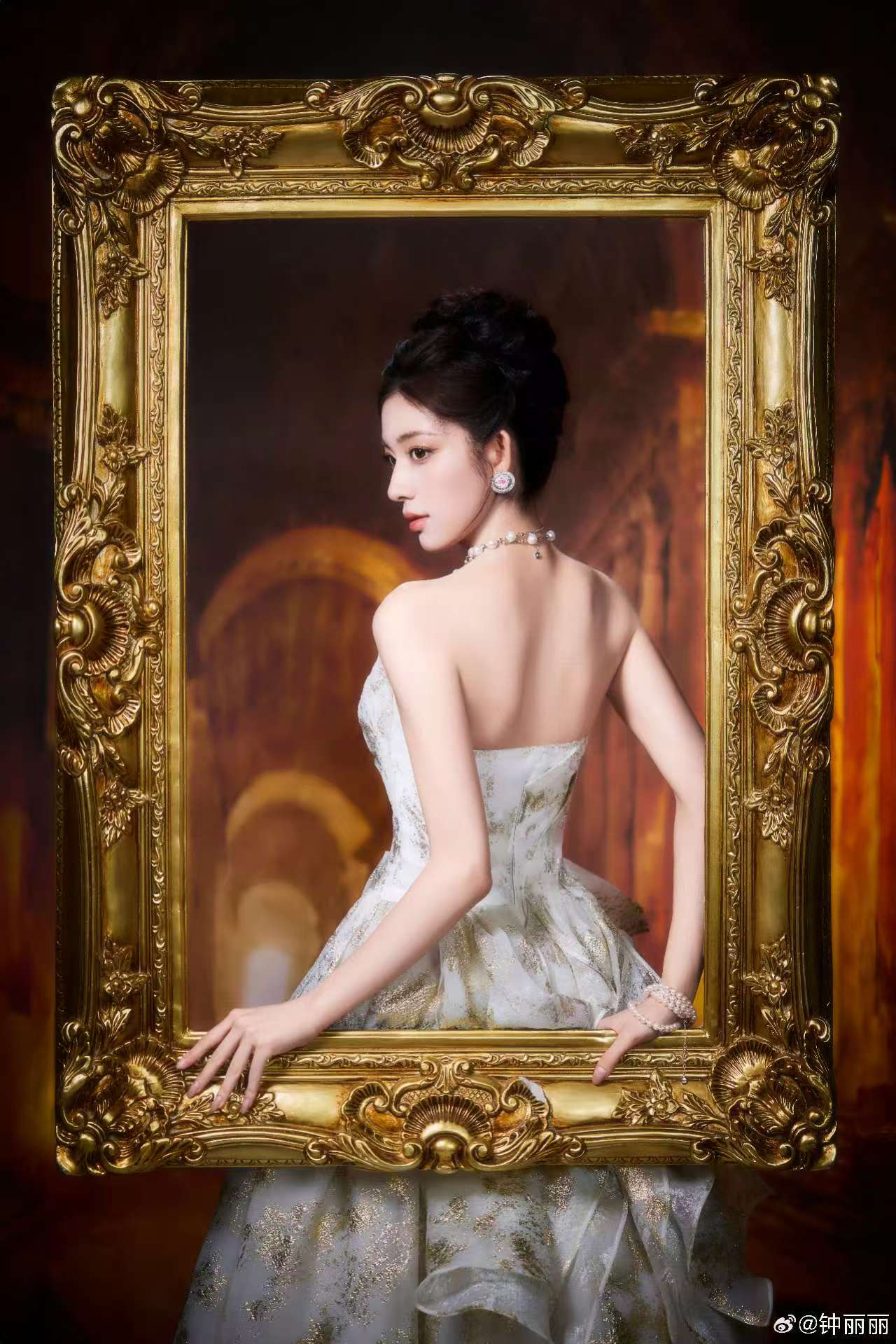 【流金时光,勾勒出优雅轮廓】——钟丽丽