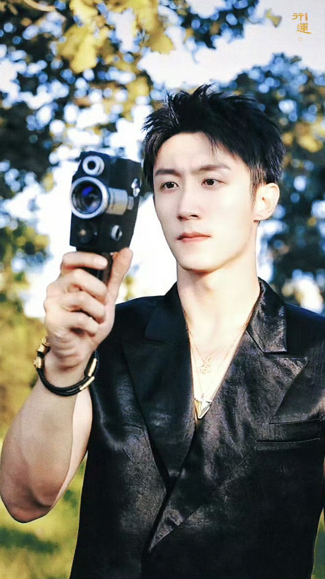 黄景瑜前妻对许凯塌房意有所指,网友辣评:汪小菲同款前任离对了