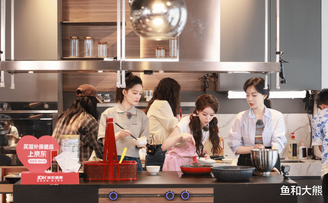 那英说漏嘴,陈数要和张晚意对嘴喝一杯饮料,彻底撕碎《花少7》假体面