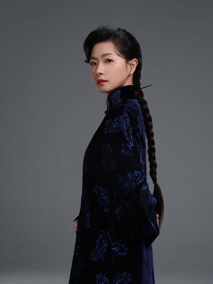 万茜《朱雀堂》长衫封神!刚柔并济引爆全网审美热议