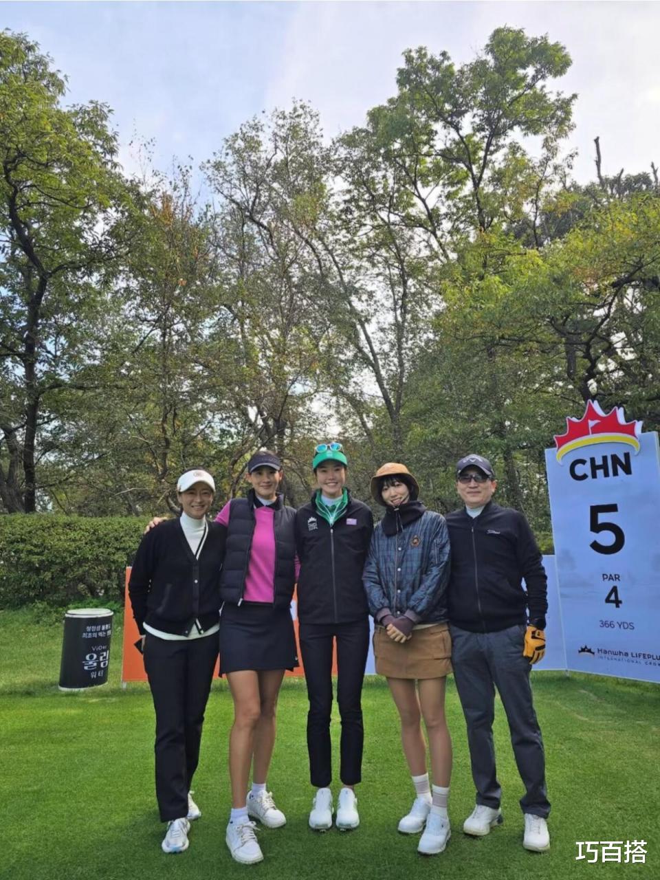 朴信惠当妈后状态越来越年轻，短发怼脸照美翻天，婚后生活太爽了