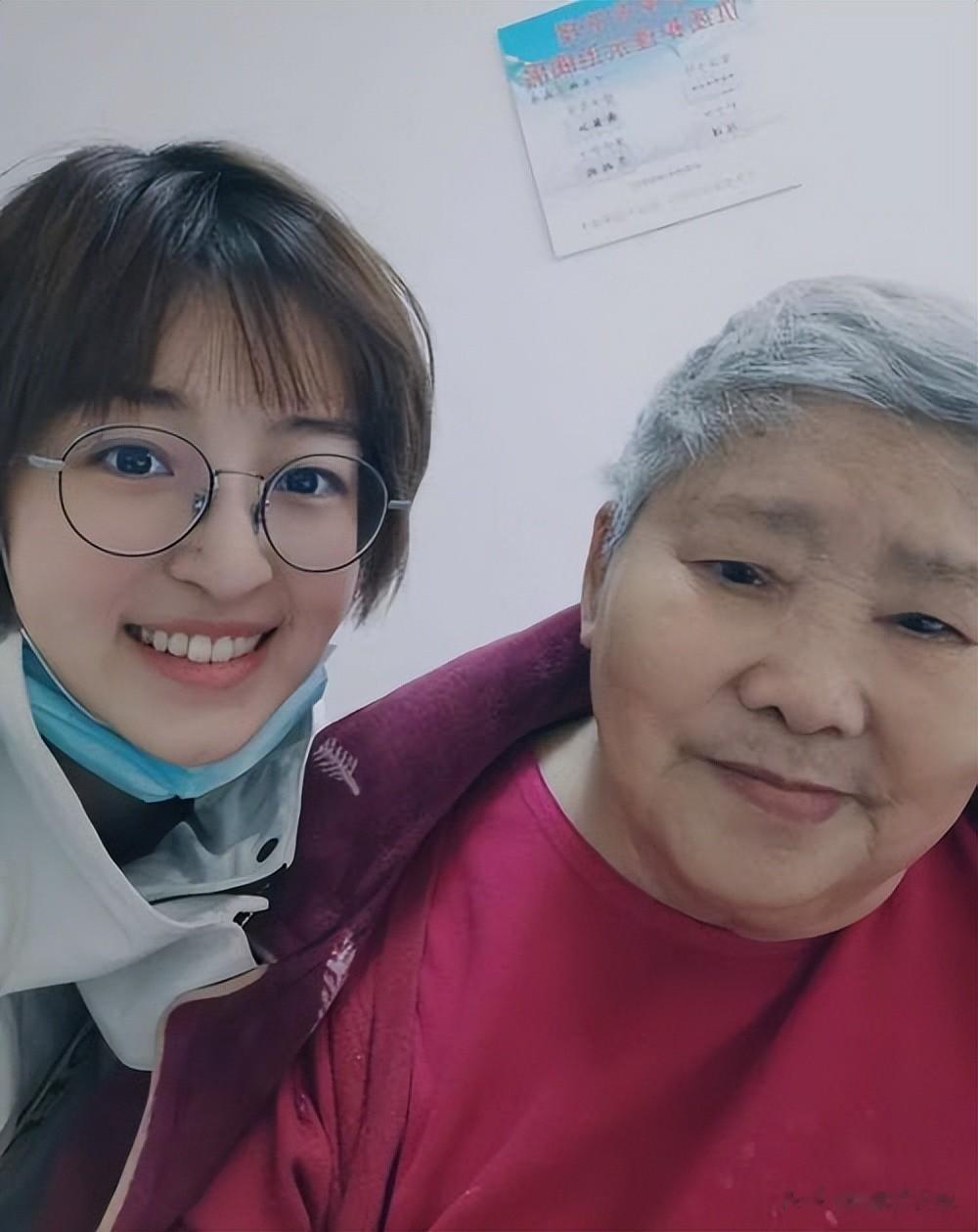 前央视美女主持，为家人离开央视4年，曾中度抑郁，33岁她后悔吗