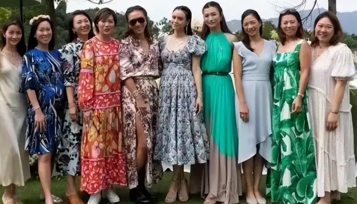 摊牌了！霍启刚罕谈婚姻，工作太忙压力大，婚后真实关系藏不住了