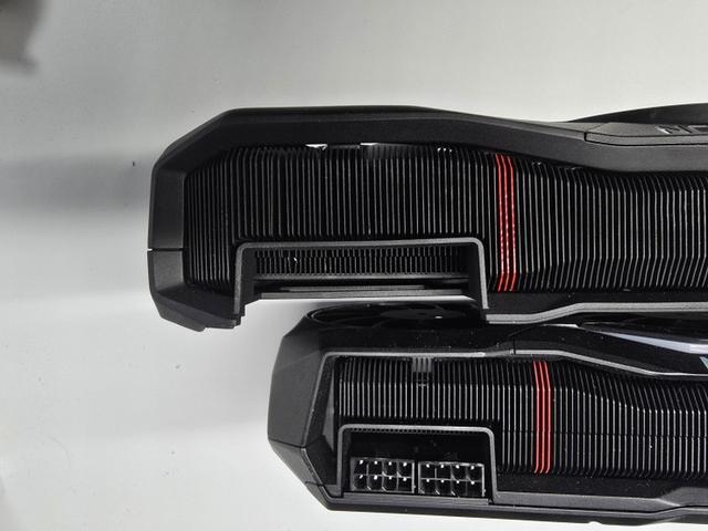 AMD胎死腹中的顶级显卡——“7990 XTX”散热器曝光,3x8Pin供电