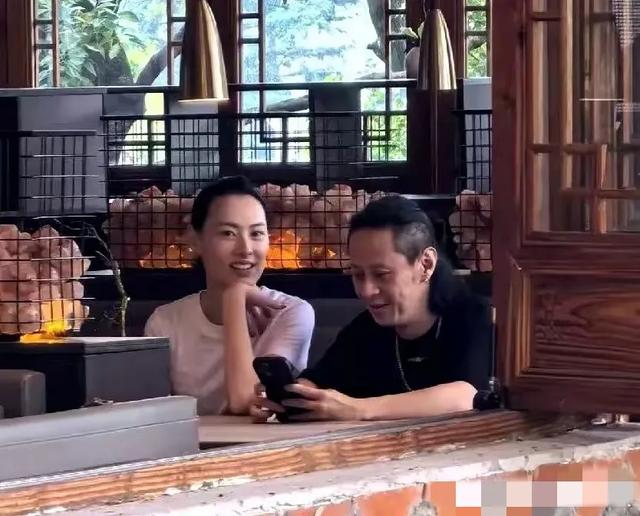 梁洛施恋情曝光，对方戏红人不红，曾被三个儿子催婚，恋情稳定