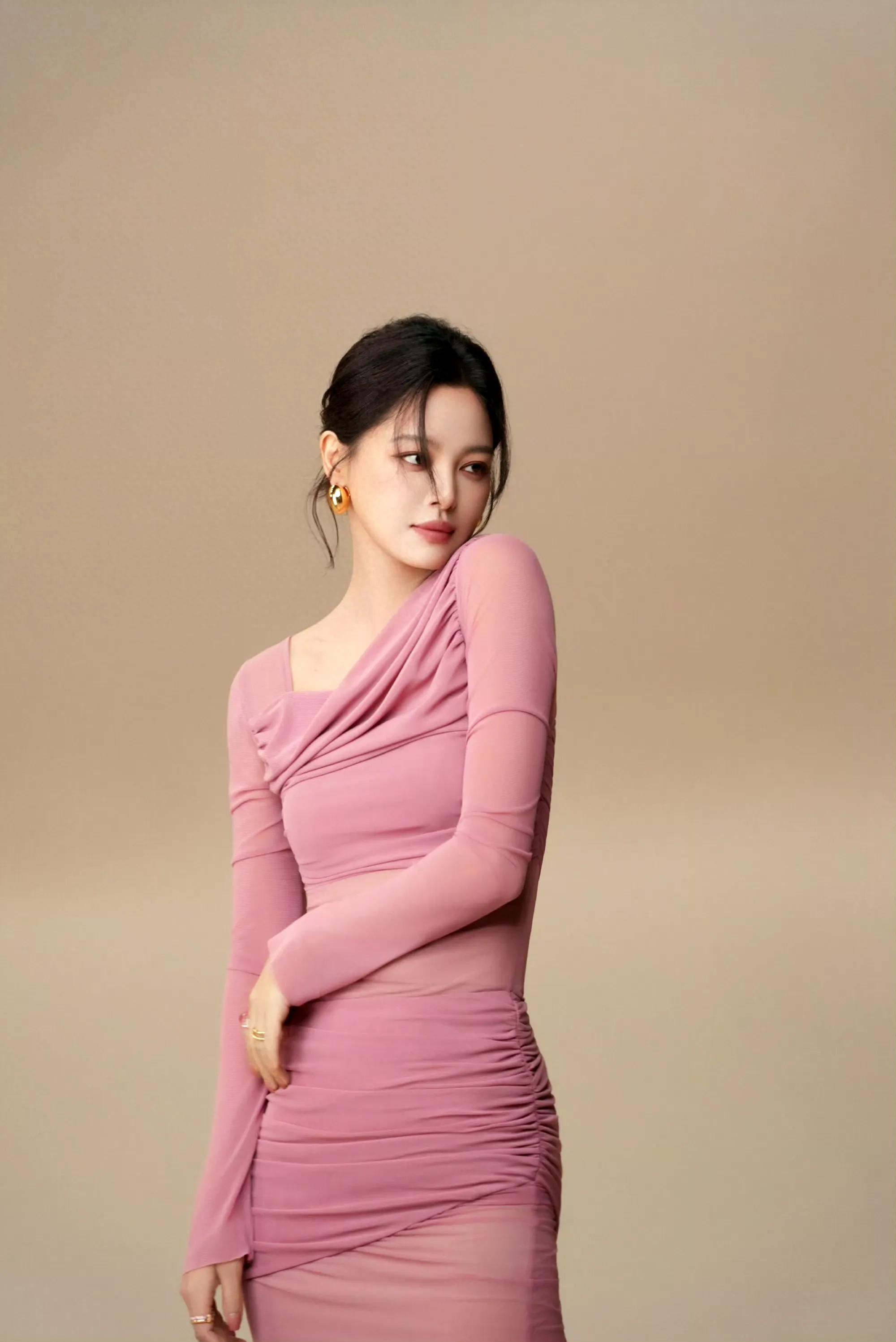 不惧时光，轻灵无拘。辛芷蕾 ?