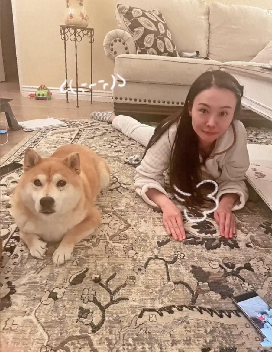 郑爽近照曝光容貌变化太大遭热议，本人回应：大家就是想看我笑话