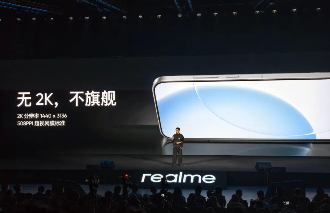 友商豁出去，第五代驍龍8至尊版僅3999元，2K屏+2億長焦+120W快充