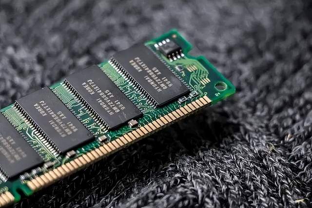 不吹不黑，現在只有中國的內存芯片，才能救手機、PC企業了