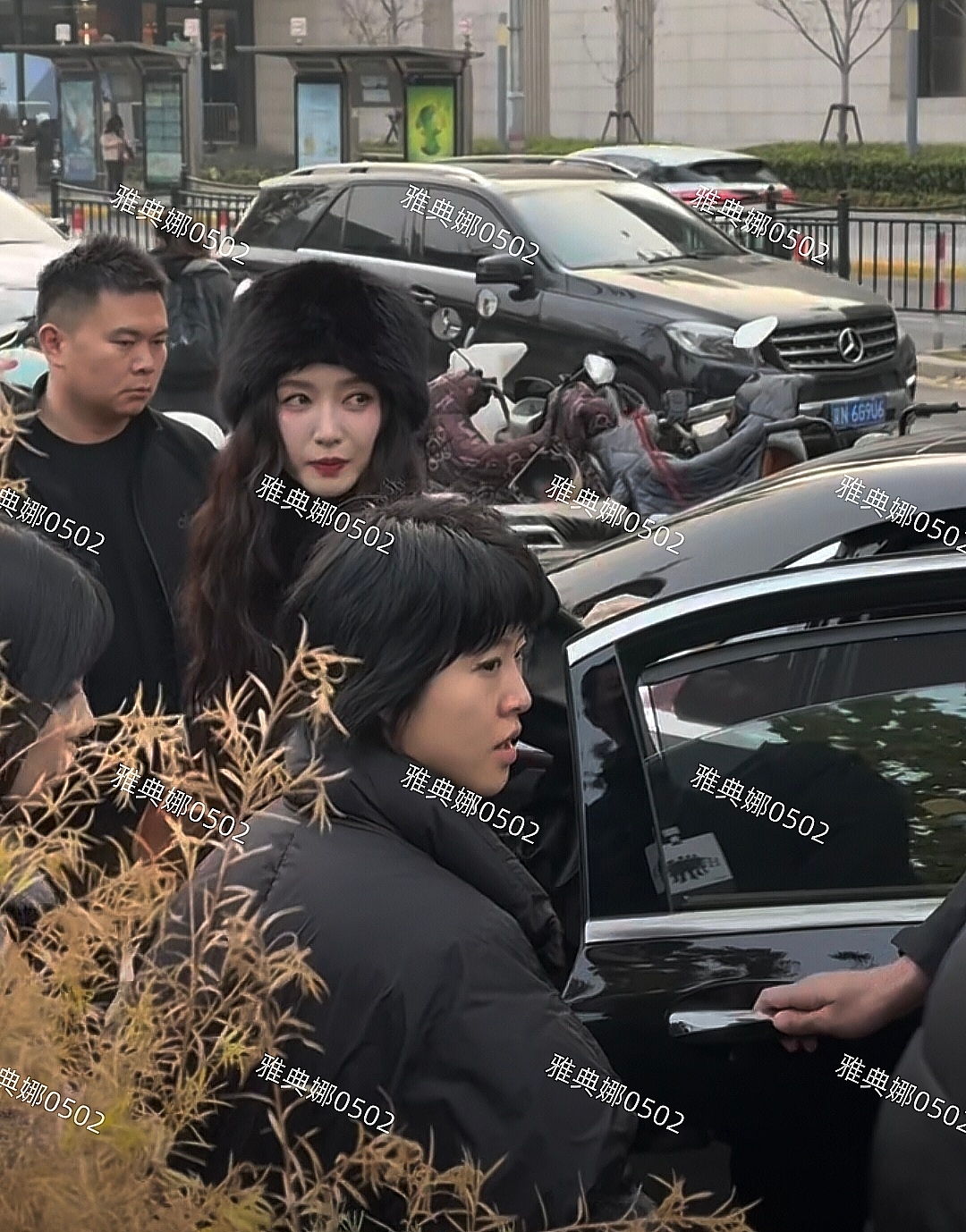 越来越看不懂江疏影了,她近两次活动造型都一言难尽一点不像她了