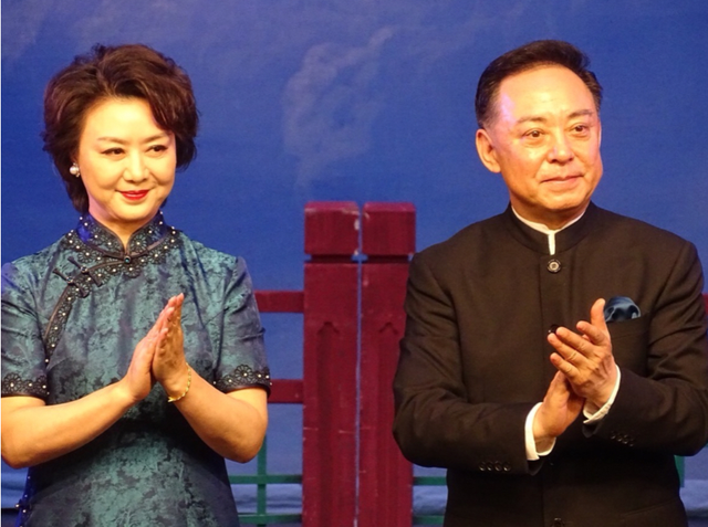 越扒越多？曝亲密照、嘲讽内地观众的于魁智，真被刘桂娟说中了