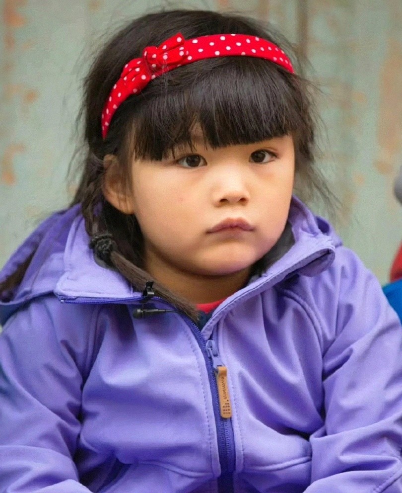 王诗龄，终归为父母的失败婚姻付了账，年仅16岁比50岁李湘更成熟